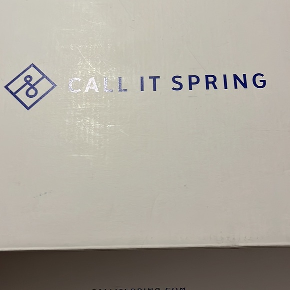 Black with gold zipper from call  it spring store brand new never worn . - Picture 4 of 5